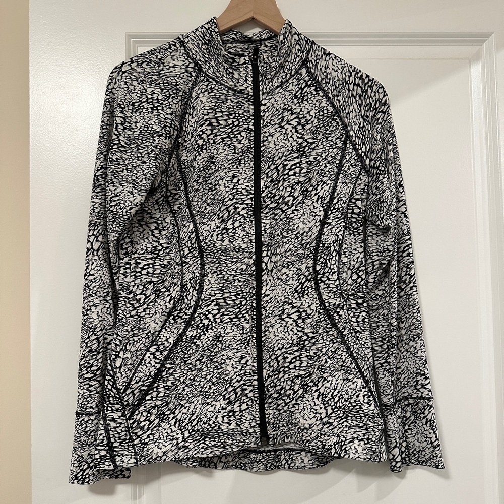 Athleta Pacifica Illume UPF Full Zip in Animalia Sea Salt - Medium Petite